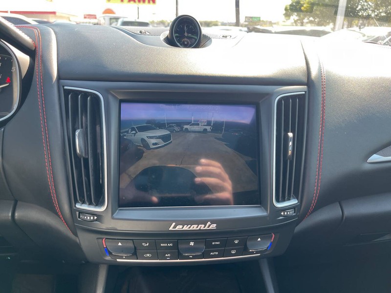 Maserati Levante Vehicle Image 12