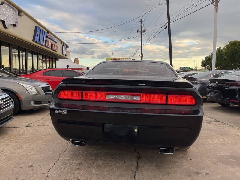 Dodge Challenger Vehicle Image 04