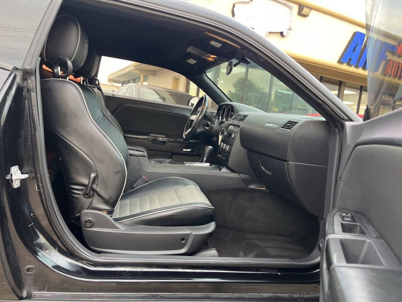 Dodge Challenger Vehicle Image 10