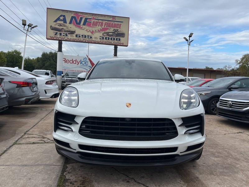Porsche Macan Vehicle Image 02