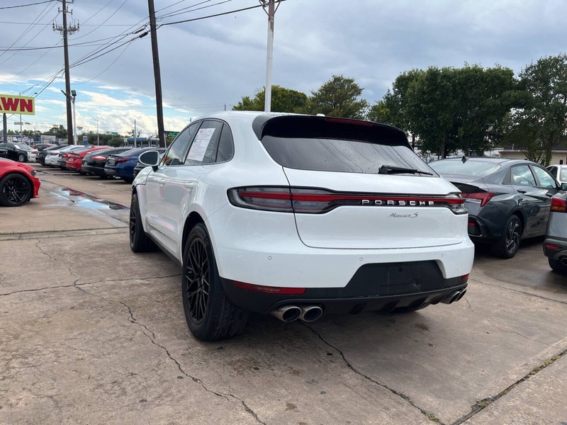 Porsche Macan Vehicle Image 03