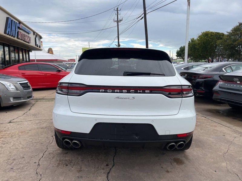 Porsche Macan Vehicle Image 04