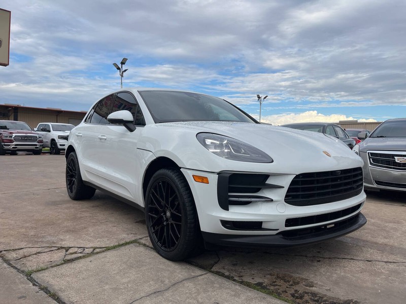Porsche Macan Vehicle Image 05