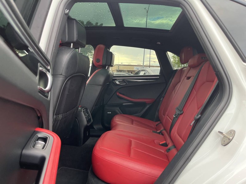 Porsche Macan Vehicle Image 09