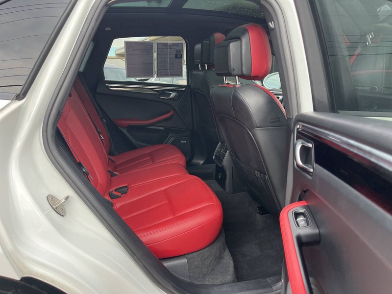 Porsche Macan Vehicle Image 11