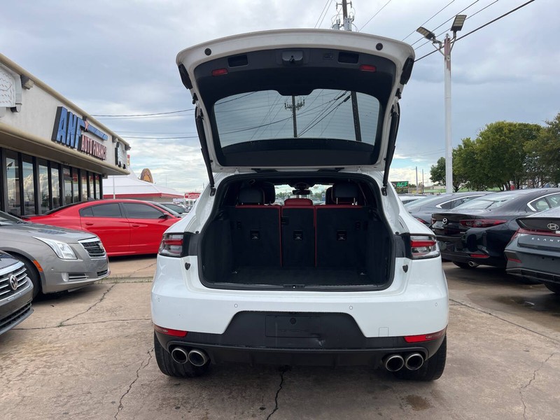 Porsche Macan Vehicle Image 12