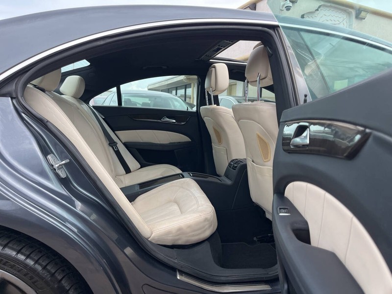 Mercedes-Benz CLS Vehicle Image 11