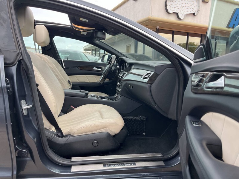 Mercedes-Benz CLS Vehicle Image 12