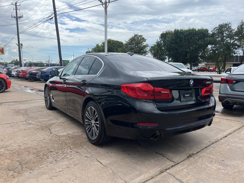 BMW 5 Series Vehicle Image 03