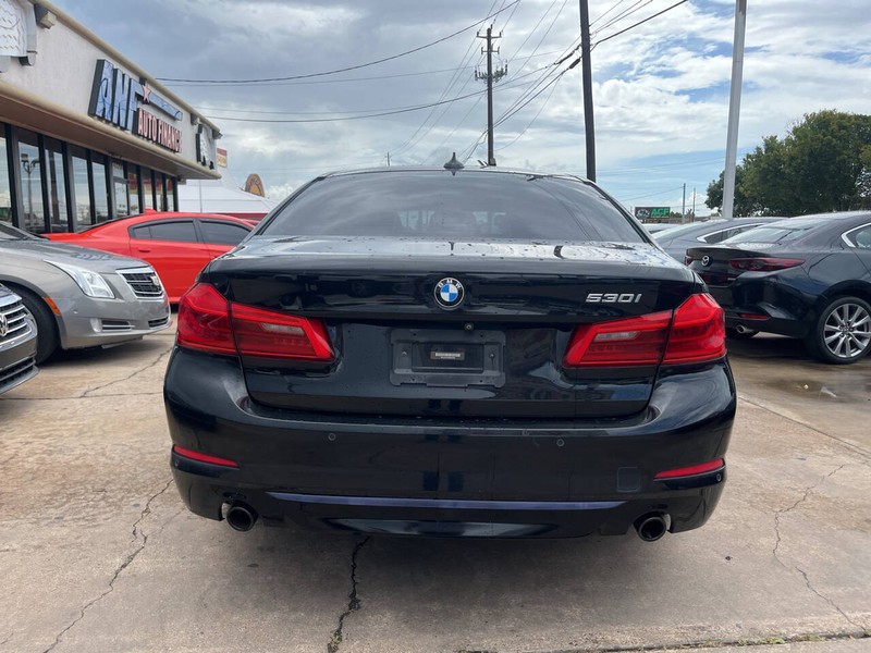 BMW 5 Series Vehicle Image 04