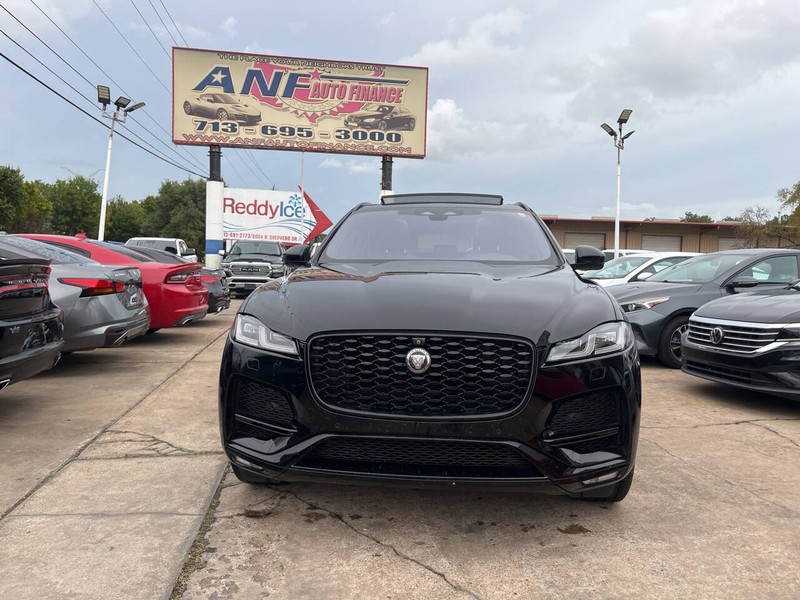 Jaguar F-PACE Vehicle Image 02