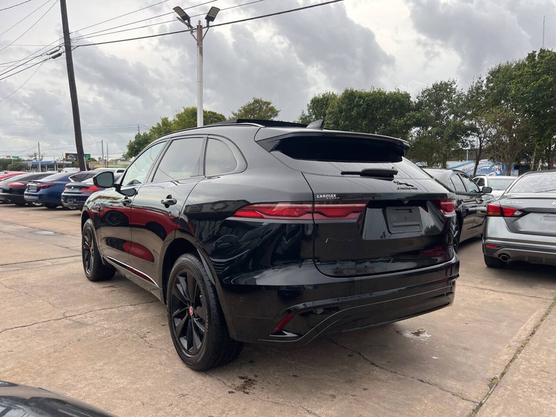 Jaguar F-PACE Vehicle Image 03