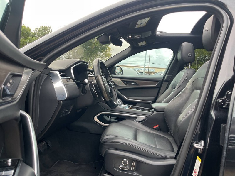 Jaguar F-PACE Vehicle Image 07