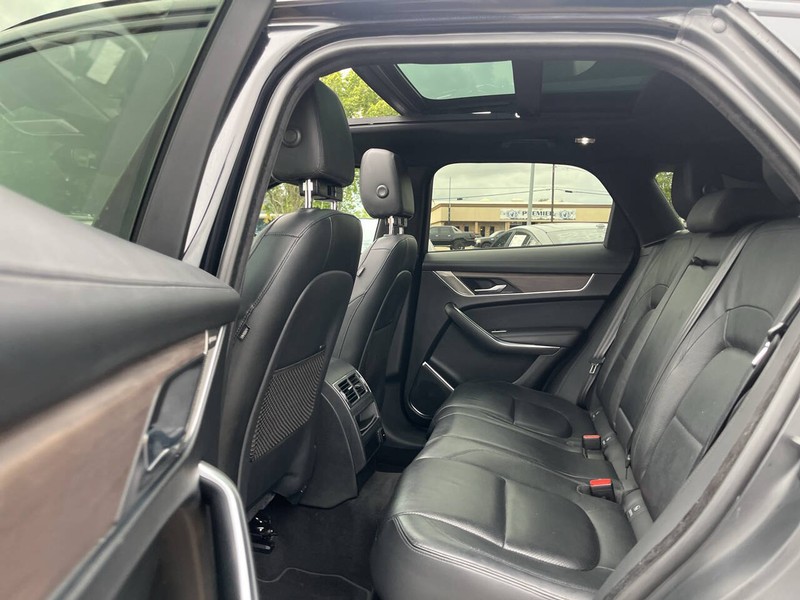 Jaguar F-PACE Vehicle Image 08