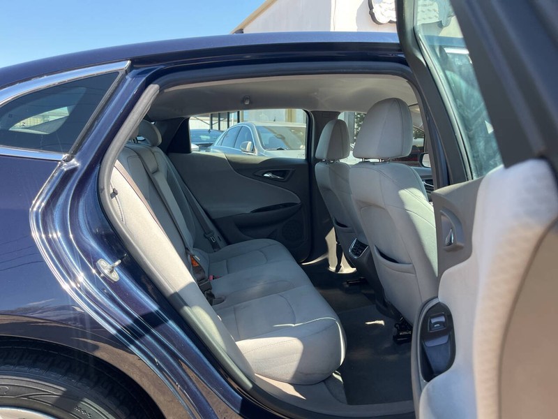Chevrolet Malibu Vehicle Image 10
