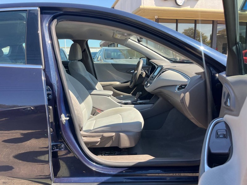 Chevrolet Malibu Vehicle Image 11