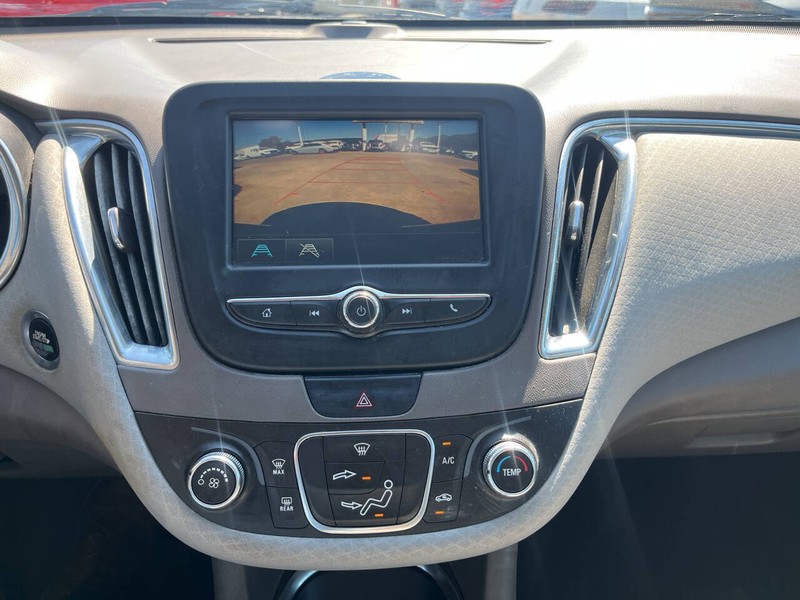 Chevrolet Malibu Vehicle Image 12