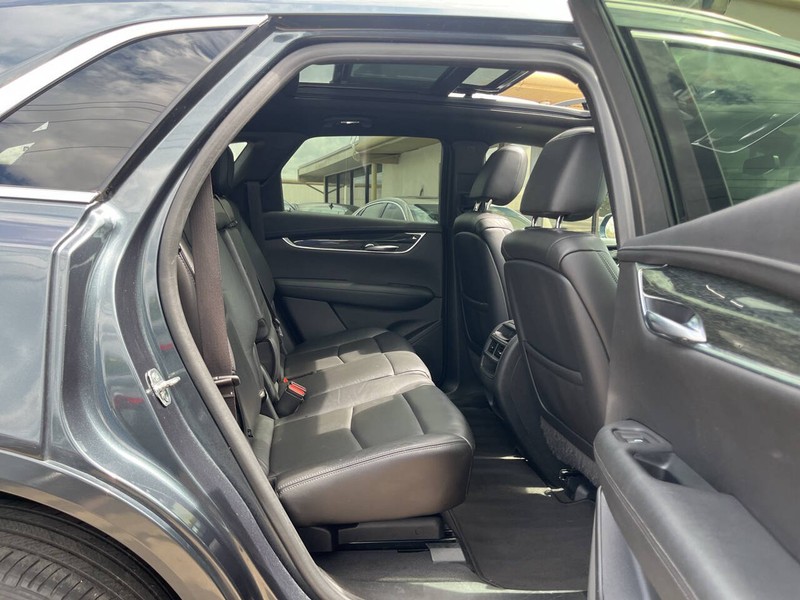Cadillac XT5 Vehicle Image 10