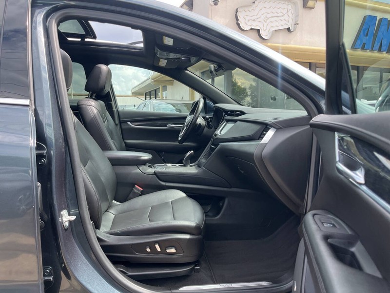 Cadillac XT5 Vehicle Image 11