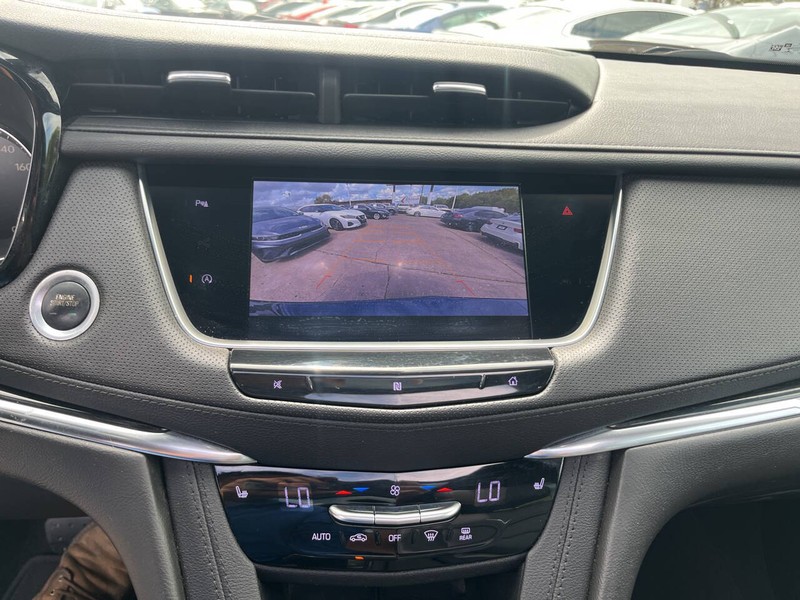 Cadillac XT5 Vehicle Image 12