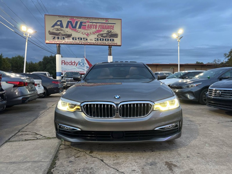 BMW 5 Series Vehicle Image 02