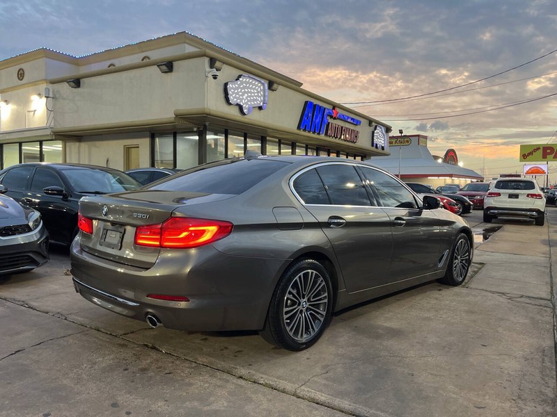 BMW 5 Series Vehicle Image 05