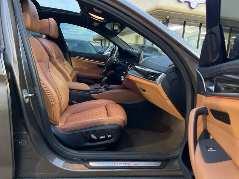 BMW 5 Series Vehicle Image 11