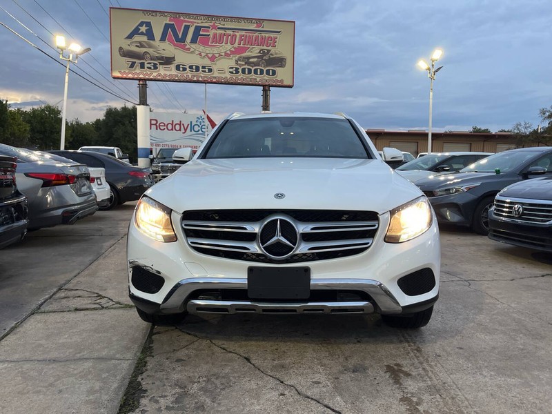 Mercedes-Benz GLC Vehicle Image 02