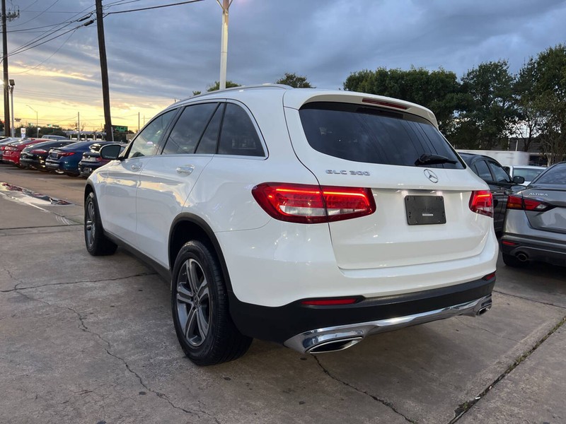 Mercedes-Benz GLC Vehicle Image 03