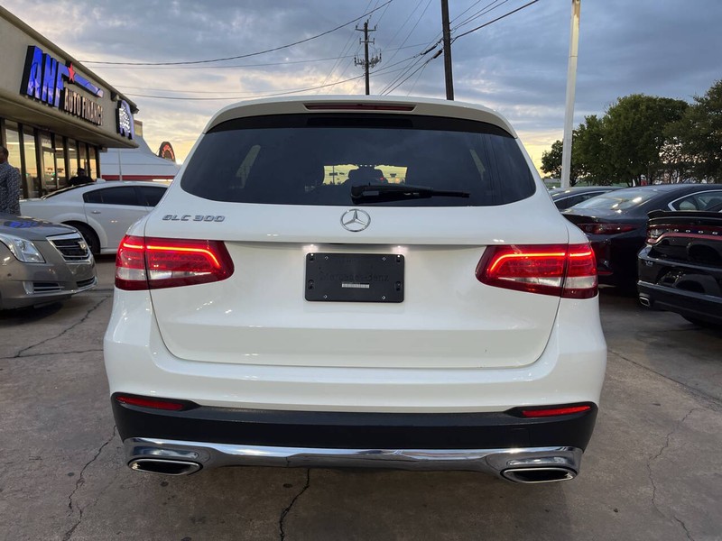 Mercedes-Benz GLC Vehicle Image 04