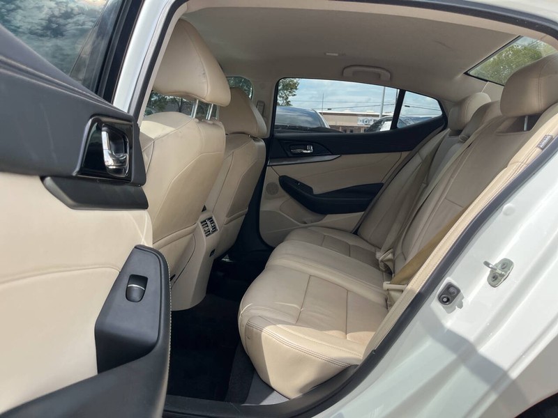 Nissan Maxima Vehicle Image 08