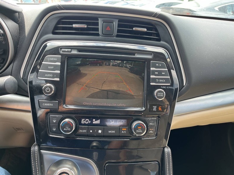 Nissan Maxima Vehicle Image 12