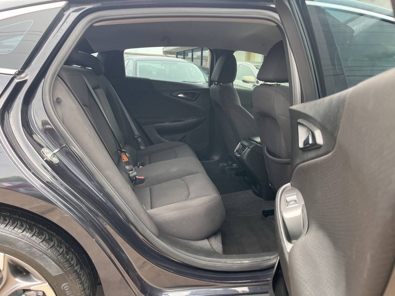 Chevrolet Malibu Vehicle Image 10