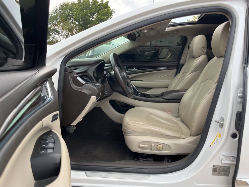 Buick LaCrosse Vehicle Image 06