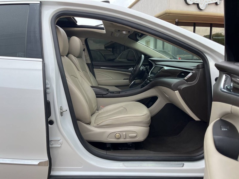 Buick LaCrosse Vehicle Image 10