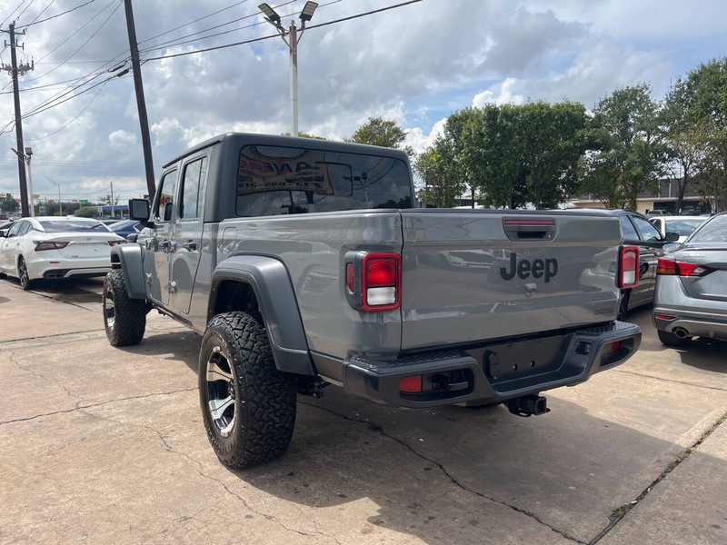 Jeep Gladiator Vehicle Image 03