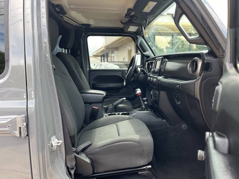 Jeep Gladiator Vehicle Image 11