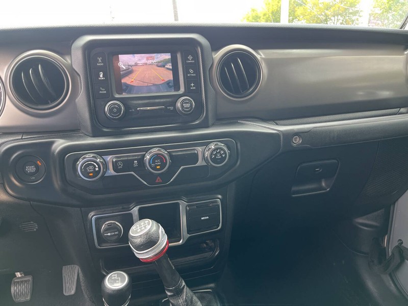 Jeep Gladiator Vehicle Image 12