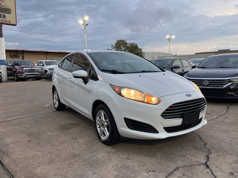 Ford Fiesta Sedan Vehicle Image 06
