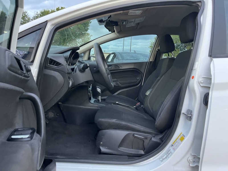 Ford Fiesta Sedan Vehicle Image 07