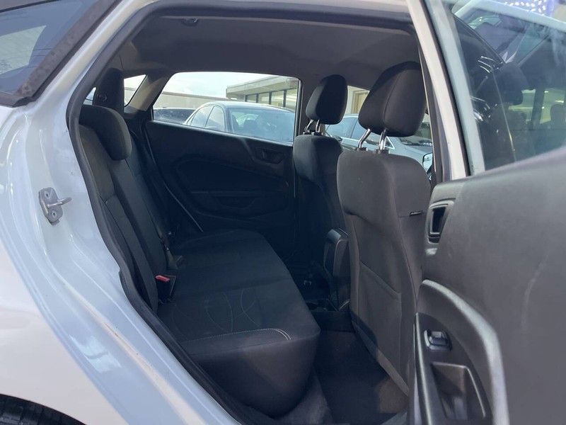 Ford Fiesta Sedan Vehicle Image 10