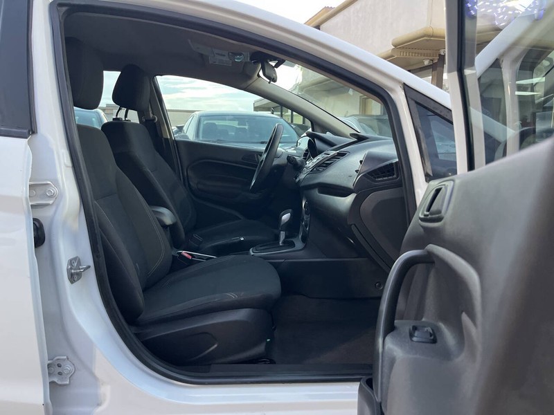Ford Fiesta Sedan Vehicle Image 11