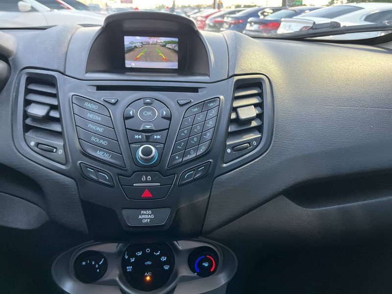 Ford Fiesta Sedan Vehicle Image 12