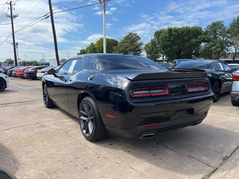 Dodge Challenger Vehicle Image 03