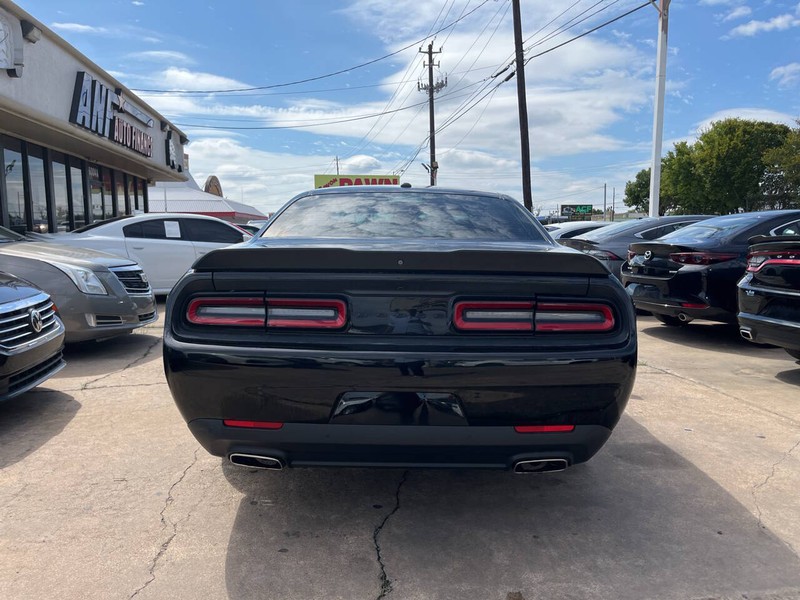 Dodge Challenger Vehicle Image 04