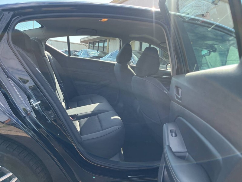 Nissan Altima Vehicle Image 10