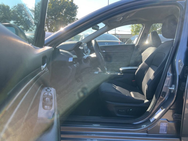 Nissan Altima Vehicle Image 07