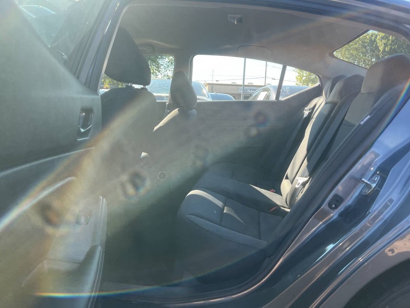 Nissan Altima Vehicle Image 08