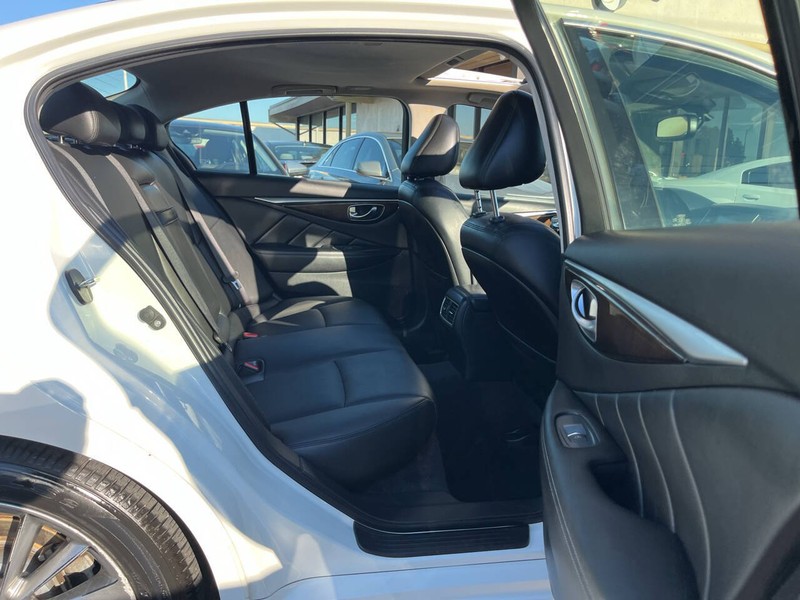 INFINITI Q50 Vehicle Image 10