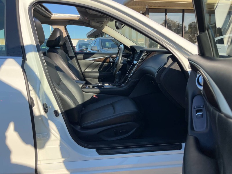 INFINITI Q50 Vehicle Image 11